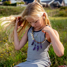 Load image into Gallery viewer, KIKKERLAND Huckleberry Make Your Own Fresh Flower Necklace
